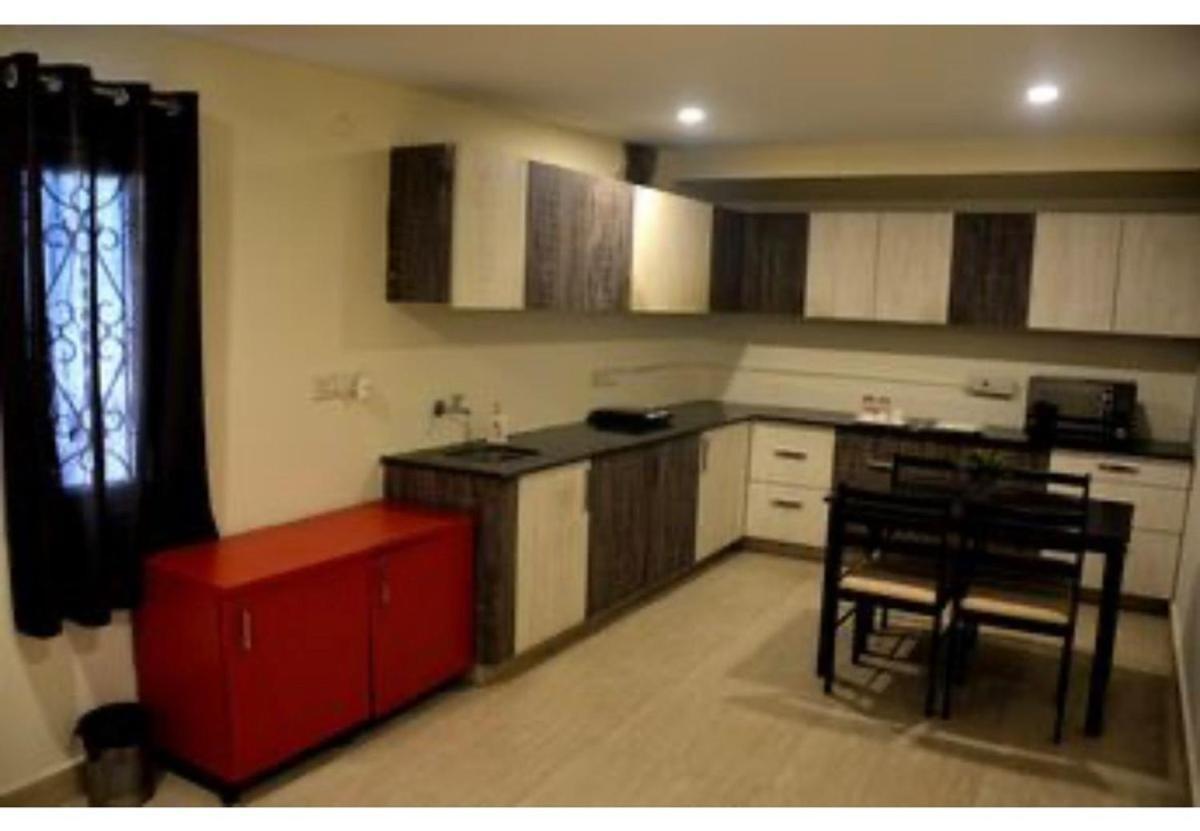 The Butterfly Luxury Serviced Apartments 비사카파트남 외부 사진