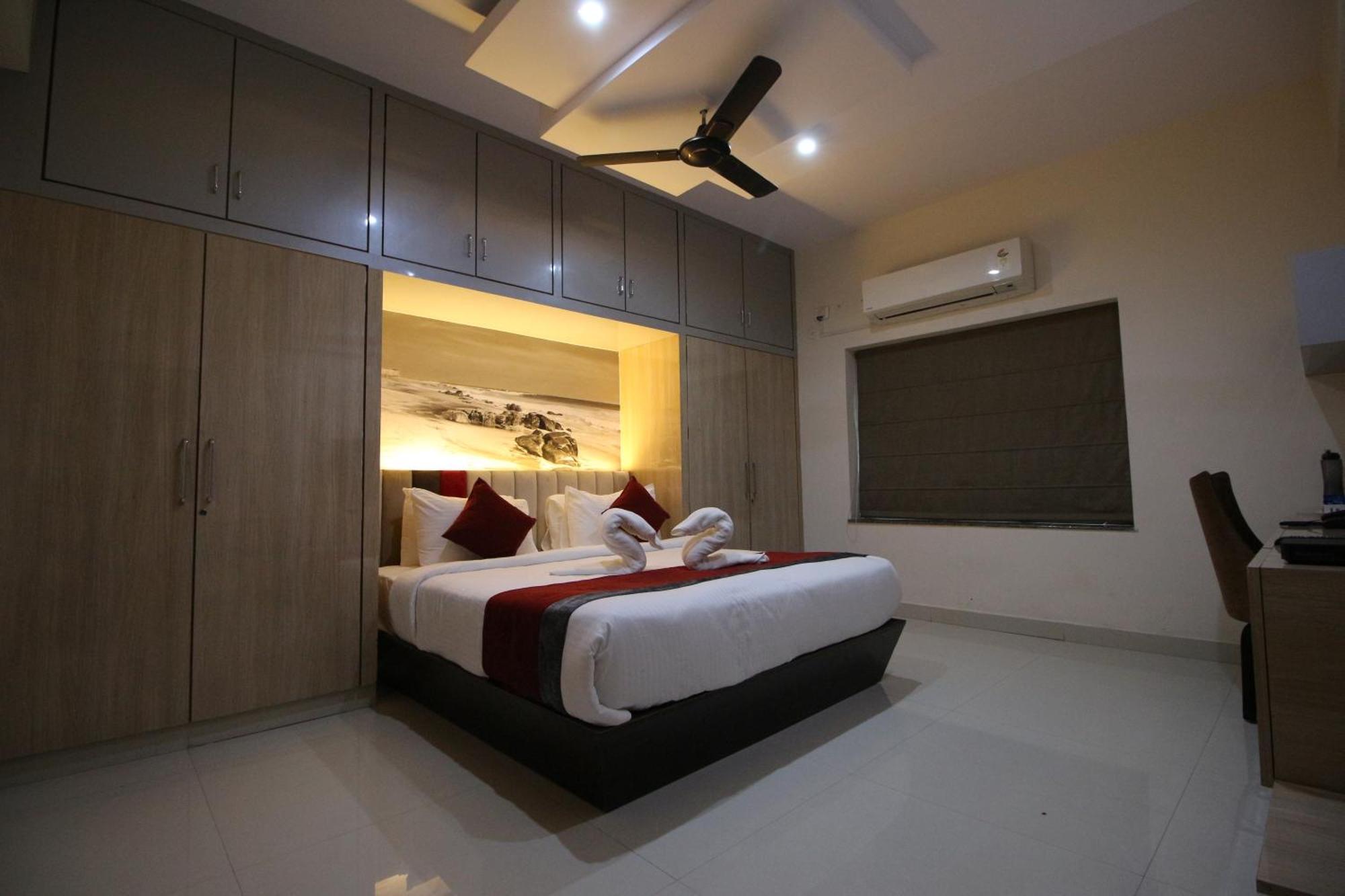 The Butterfly Luxury Serviced Apartments 비사카파트남 외부 사진