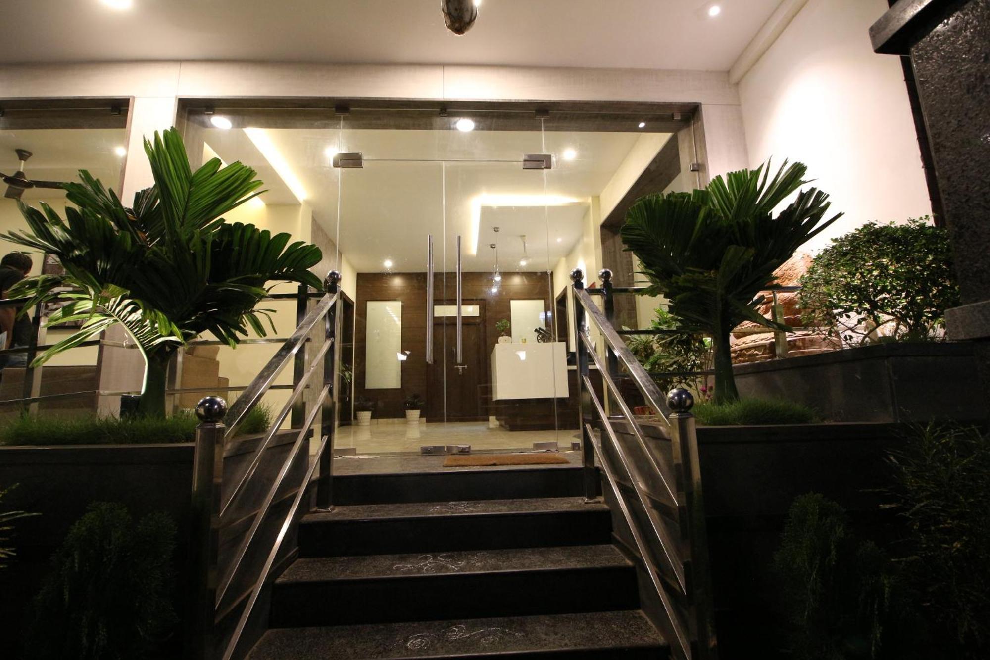 The Butterfly Luxury Serviced Apartments 비사카파트남 외부 사진