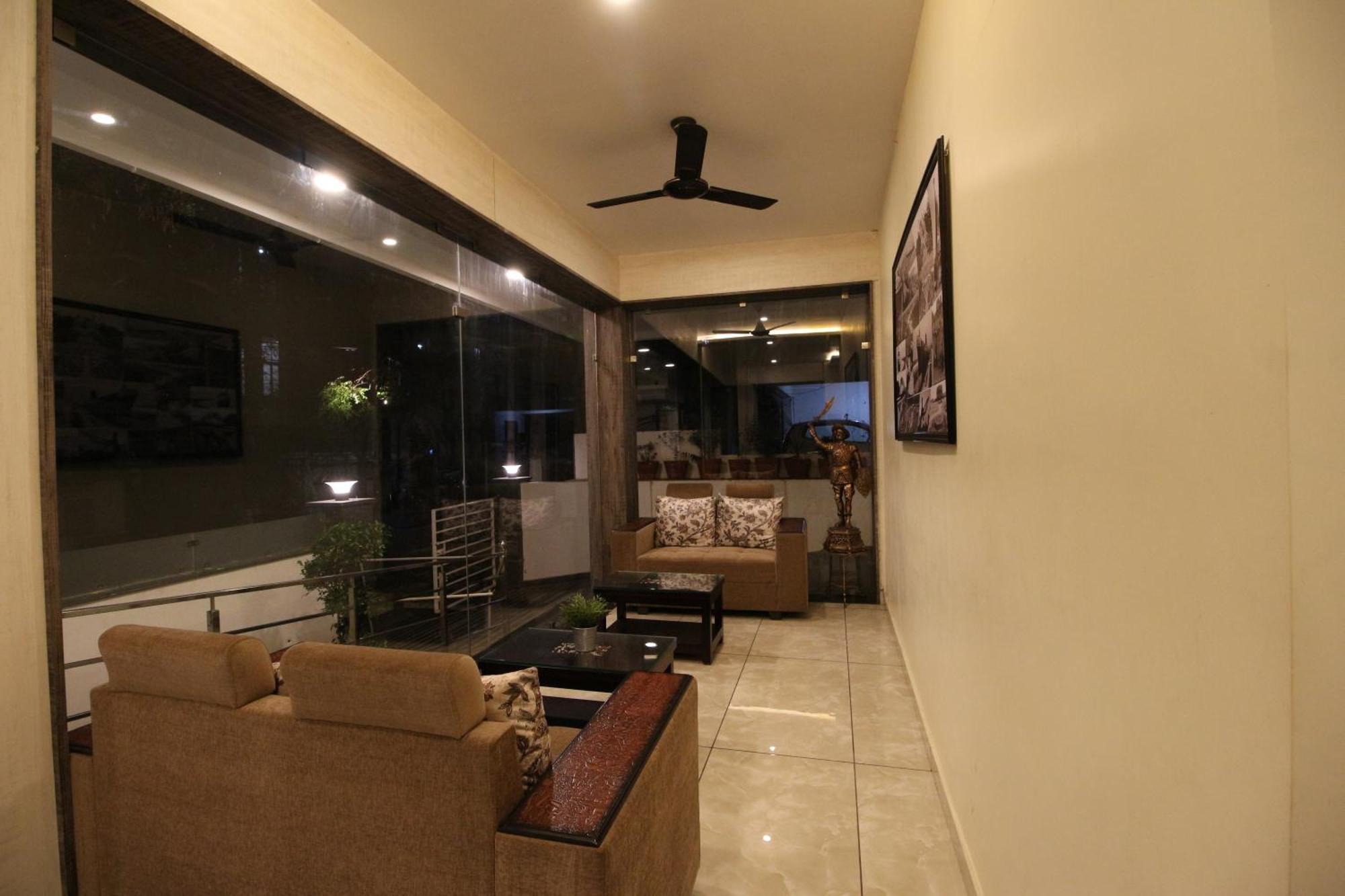 The Butterfly Luxury Serviced Apartments 비사카파트남 외부 사진