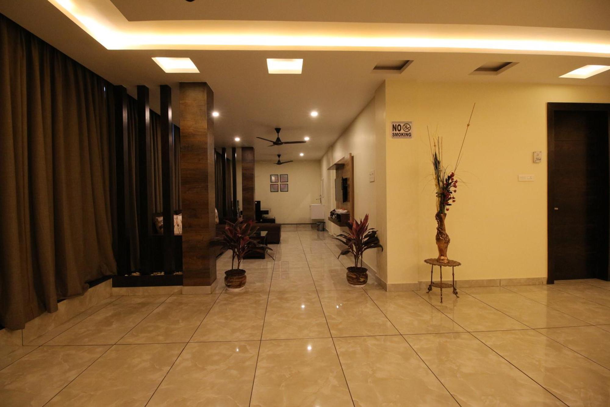 The Butterfly Luxury Serviced Apartments 비사카파트남 외부 사진